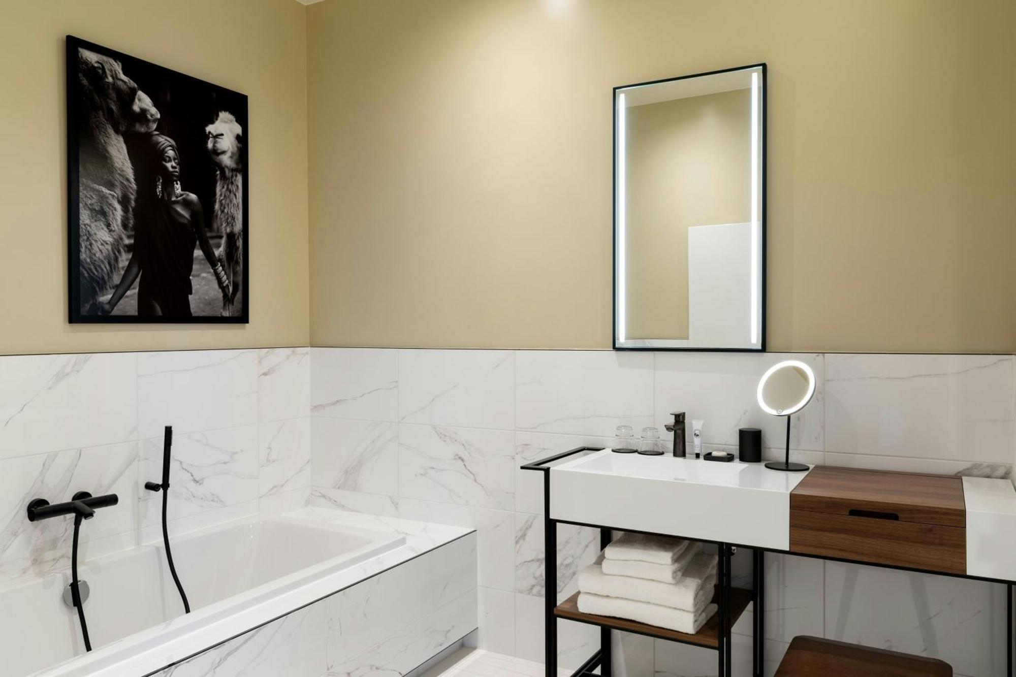 Sapphire House Antwerp, Autograph Collection Hotel Exterior photo Bathroom